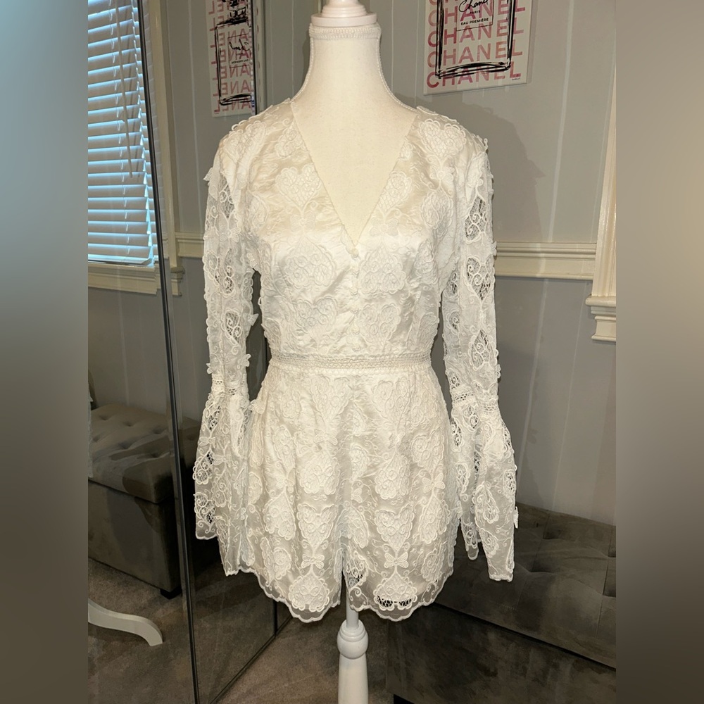 Elliatt Elania Elegant White Lace Romper Size Small New With tags